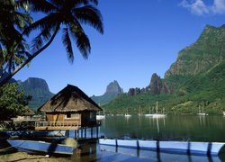 Wyspa Moorea, Zatoka Cooka, Łodzie, Żaglówki, Palmy, Góry