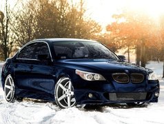 Granatowy, Samochód, BMW, M5, Śnieg, Drzewa
