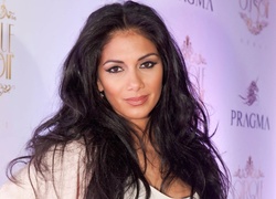 Nicole Scherzinger, Brunetka, Makijaż