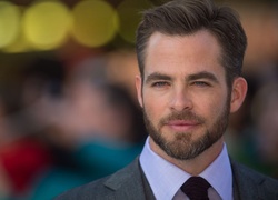 Chris Pine, Zarost, Krawat