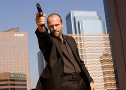 Jason Statham, Wieżowce, Pistolet