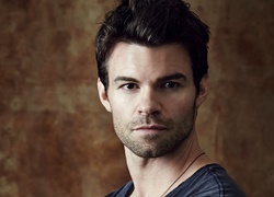 Daniel Gillies, Zarost