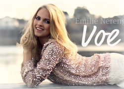 Leżąca, Emilie Marie Nereng, Uśmiech