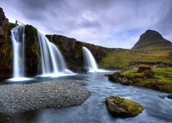 Islandia, Góra Kirkjufell, Wodospad Kirkjufellsfoss, Kamienie