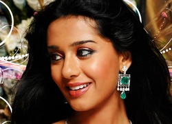 Amrita Rao, Brunetka, Uśmiech