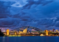Australia, Sydney, Zatoka Port Jackson, Sydney Opera House, Most Sydney Harbour Bridge,  Miasto nocą