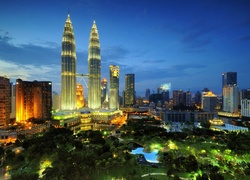 Malezja, Kuala Lumpur, Petronas Towers, Oświetlenie, Wieczór, Park
