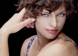 Milla Jovovich, Spojrzenie