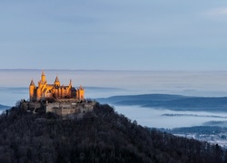 Zamek Hohenzollern, Badenia-Wirtembergia, Niemcy, Góra Hohenzollern, Las, Mgła