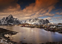 Jezioro, Góry, Miasteczko, Norwegia