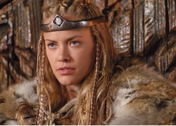 Kristanna Loken, Futro, Opaska