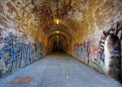 Tunel, Graffiti