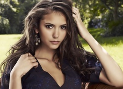 Nina Dobrev, Kolczyk