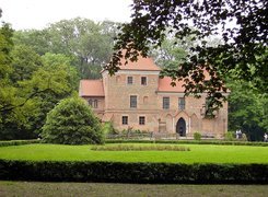 Zamek w Oporowie, Muzeum wnętrz dworskich, Oporów, Polska, Park