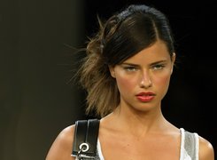 Adriana Lima, srebrny top