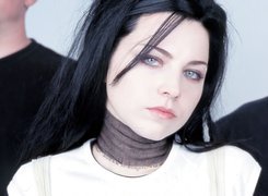 Amy Lee, czarne włosy, niebieskie oczy