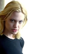 Angelina Jolie, czarna bluzka