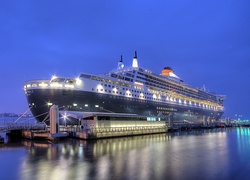 Queen Mary 2, Port