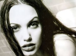 Angelina Jolie, długie włosy