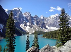 Kanada, Park Narodowy Banff, Góry, Lasy, Jezioro Moraine, Skały, Świerki