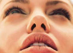Angelina Jolie, twarz