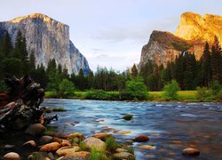 Stany Zjednoczone, Stan Kalifornia, Park Narodowy Yosemite, Góry, Las, Rzeka, Kamienie, Szczyt El Capitan