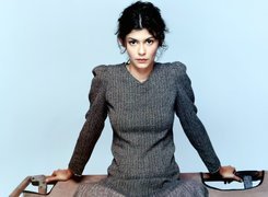 Audrey Tautou, szary strój