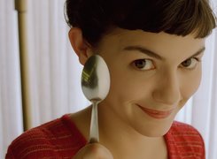 Audrey Tautou, czerwona bluzka, łyżka