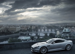 Aston Martin, DBS, Miasto