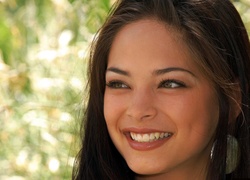 Uśmiechnięta, Kristin Kreuk