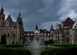 Pałac w Mosznej, Wieś Moszna, Opolskie, Polska, Fontanna