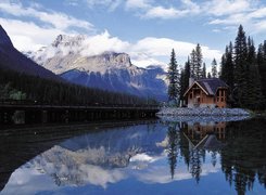  Kanada, Park Narodowy Yoho, Jezioro Emerald Lake, Dom, Most, Góry, Drzewa