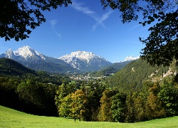 Niemcy, Park Narodowy Berchtesgaden, Góry Watzmann, Las, Łąka