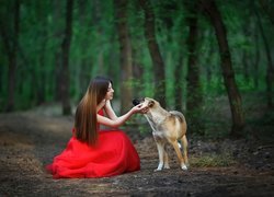Dziewczyna, Czerwona, Sukienka, Las, Pies