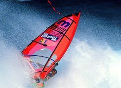 Windsurfing,czerwony żagiel