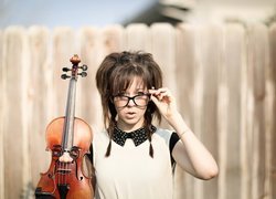 Lindsey Stirling, Skrzypce, Okulary