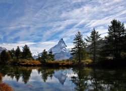 Matterhorn, Chmury, Jezioro, Świerki, Odbicie