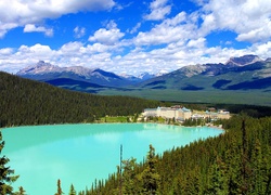 Kanada, Alberta, Park Narodowy Banff, Jezioro Louise, Góry, Lasy,   Hotel Fairmont Chateau Lake Louise