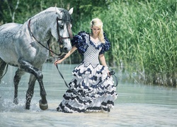 Koń, Rzeka, Kobieta