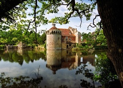 Drzewa, Staw, Dworek, Scotney Castle, Hrabstwo Kent, Anglia Dworek