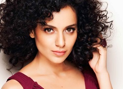 Kangana Ranaut, Brunetka, Kręcone, Włosy