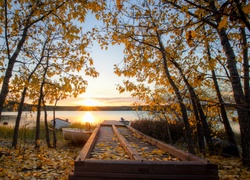 Kanada,Jesień, Drzewa, Liście, Jezioro, Łódź, Zachód, Słońca