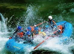 Rafting,spływ, rzeka, wiosła , ponton ,fale