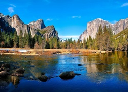 Stany Zjednoczone, Stan Kalifornia, Park Narodowy Yosemite, Góry, Lasy, Chmury, Rzeka