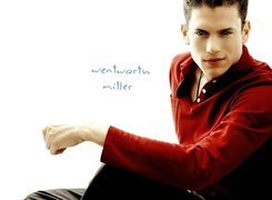 Wentworth Miller, czerwona bluzka
