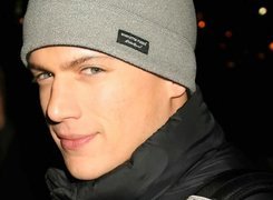Wentworth Miller, szara czapka