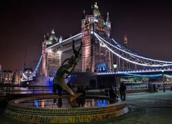 Girl with a Dolphin, statue, Tower Bridge, noc, Londyn