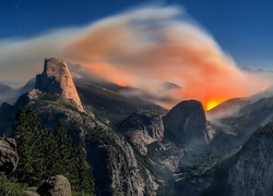 Stany Zjednoczone, Stan Kalifornia, Park Narodowy Yosemite, Góry, Chmury