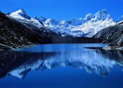 Góry Andy, Szczyt Alpamayo, Jezioro