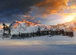 Góry, Zima, Zachodzące słońce